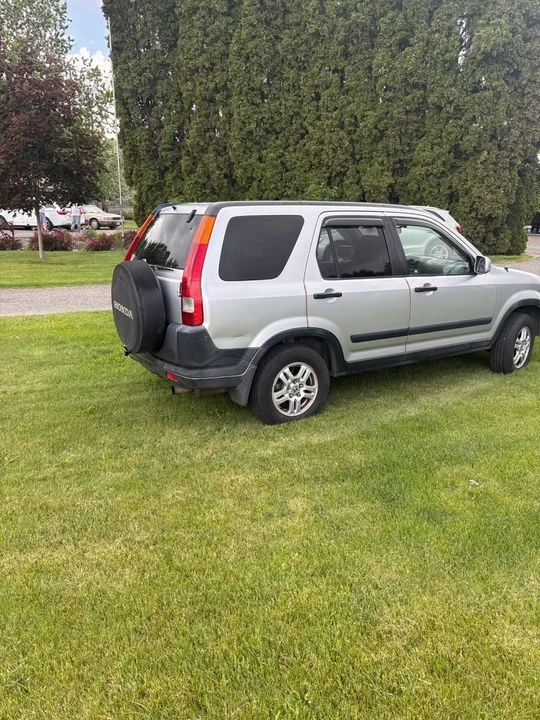 2002 Honda CR-V 2nd Gen - Image 2 of 7