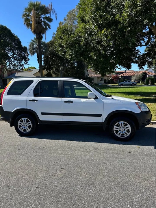 2002 Honda CR-V 2nd Gen - Image 2 of 15