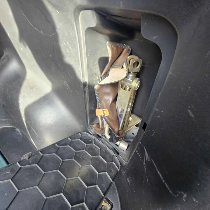 2002 Honda CR-V 2nd Gen - Image 10 of 16