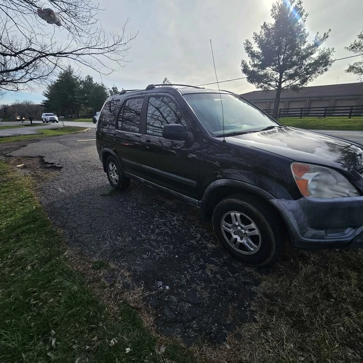 2002 Honda CR-V 2nd Gen - Image 2 of 16