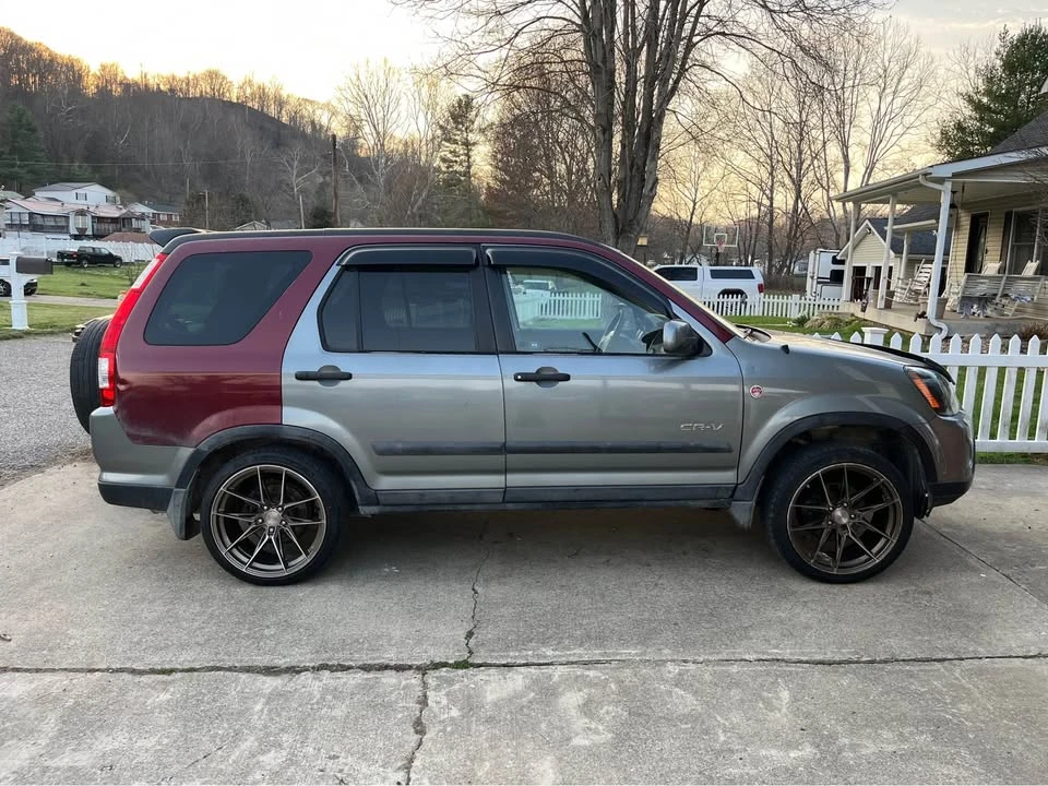 2002 Honda CR-V 2nd Gen - Image 2 of 10