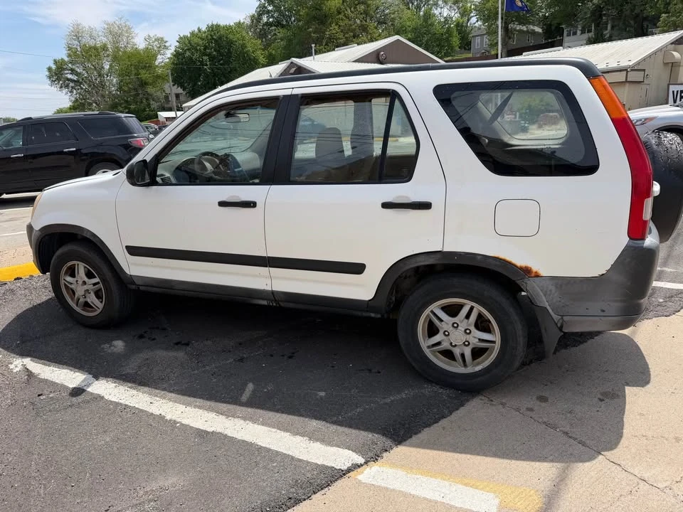 2002 Honda CR-V 2nd Gen - Image 2 of 11