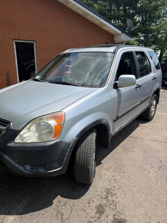 2002 Honda CR-V 2nd Gen - Image 2 of 9