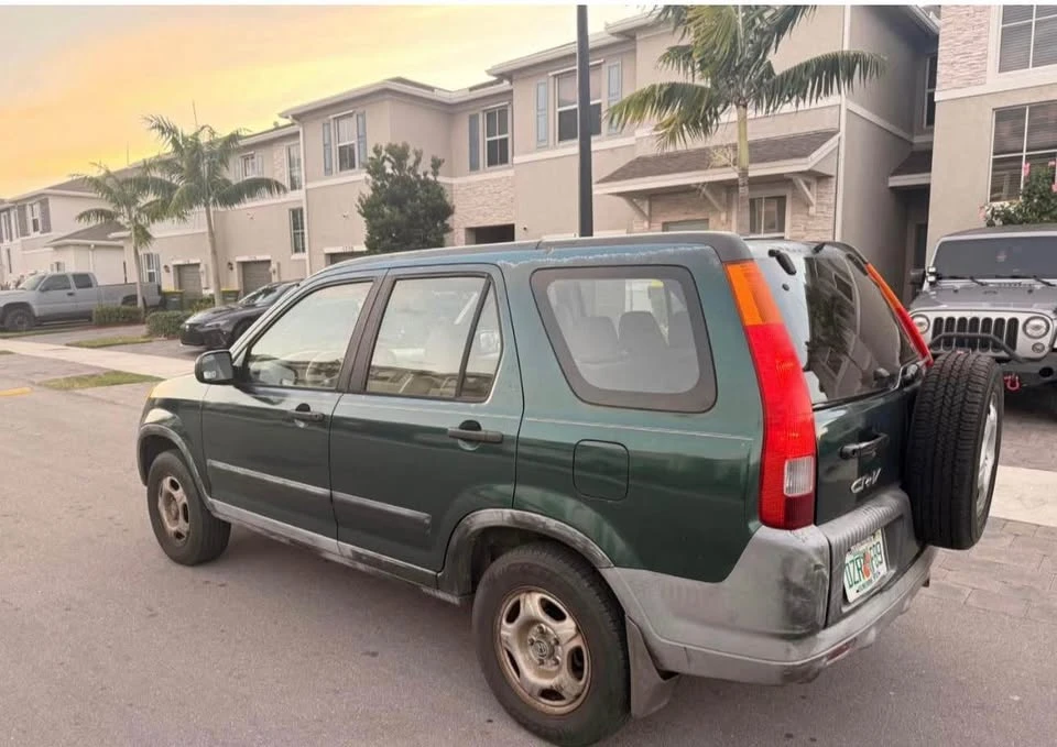 2002 Honda CR-V 2nd Gen - Image 3 of 8