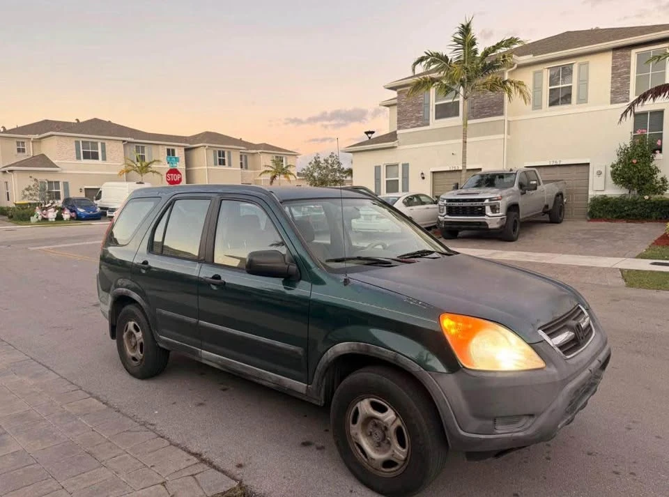 2002 Honda CR-V 2nd Gen - Image 2 of 8