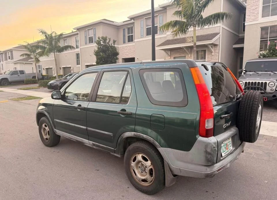 2002 Honda CR-V 2nd Gen - Image 3 of 8