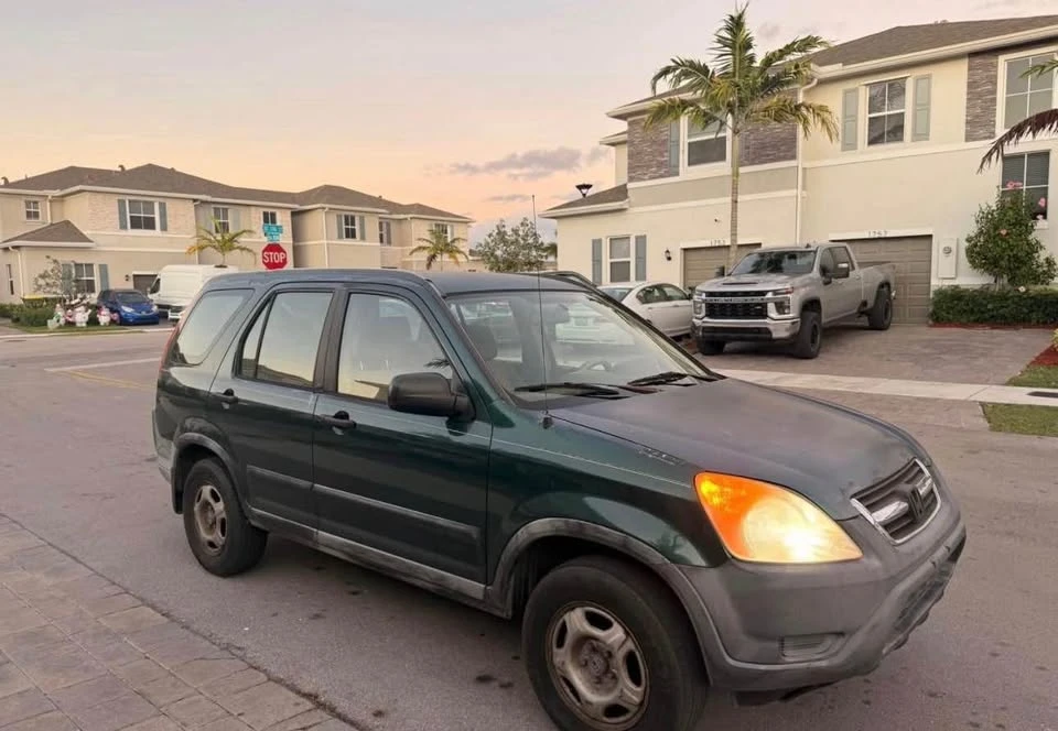 2002 Honda CR-V 2nd Gen - Image 2 of 8