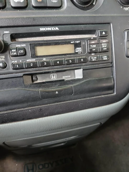 2002 Honda Odyssey - Image 7 of 12
