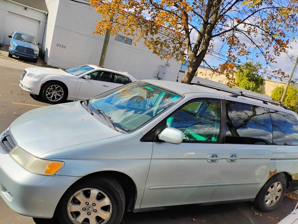 2002 Honda Odyssey - Image 2 of 8