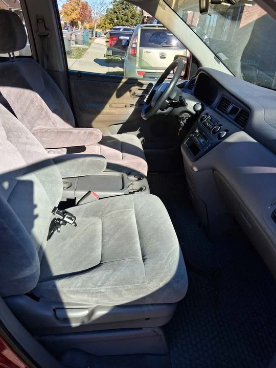 2002 Honda Odyssey - Image 6 of 11