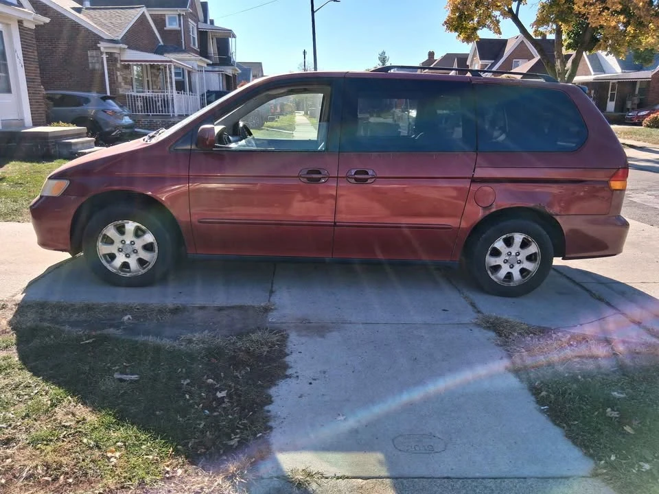 2002 Honda Odyssey - Image 2 of 11