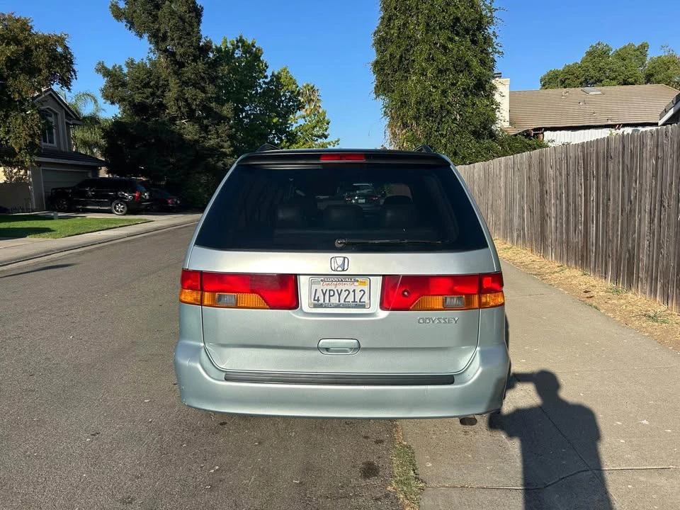2002 Honda Odyssey - Image 2 of 12