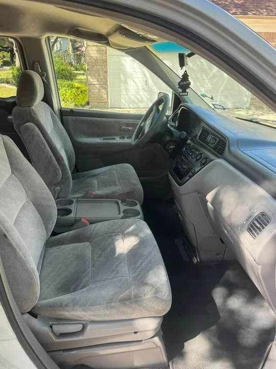 2002 Honda Odyssey - Image 11 of 14