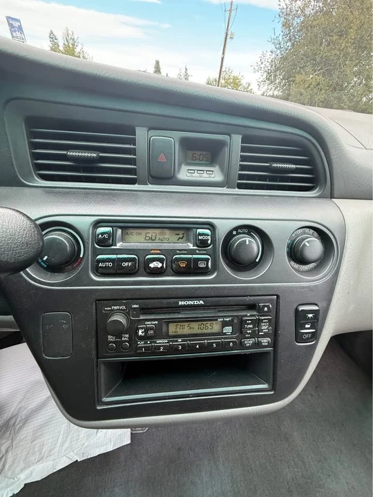 2002 Honda Odyssey - Image 12 of 13