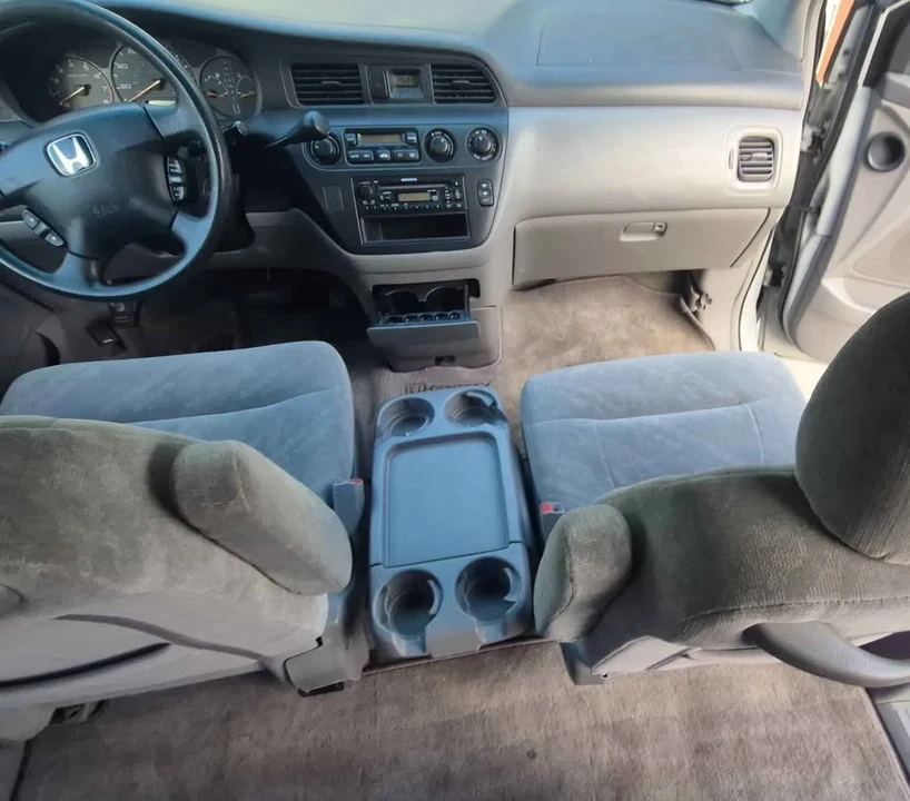 2002 Honda Odyssey - Image 3 of 10