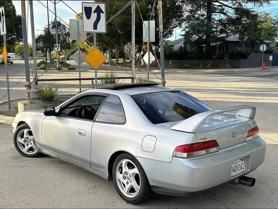 2002 Honda Prelude 5th Gen - Image 5 of 11