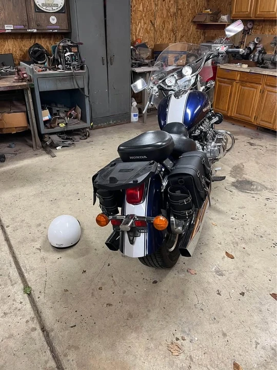 2002 Honda Gold Wing - Image 6 of 14