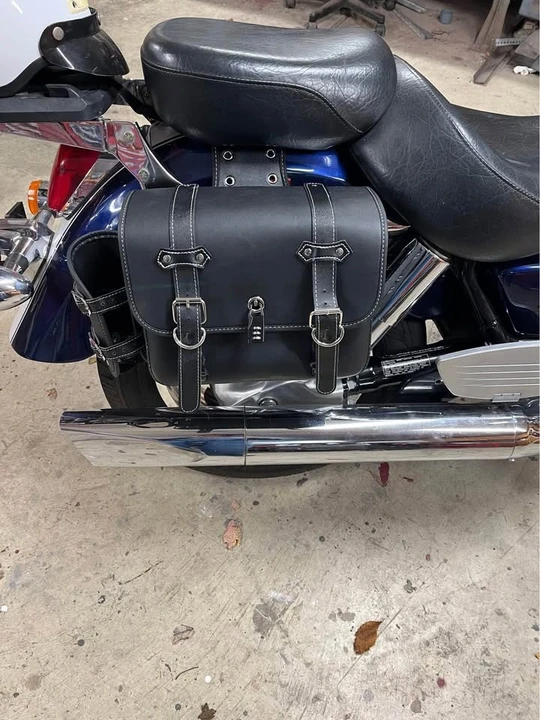 2002 Honda Gold Wing - Image 2 of 14