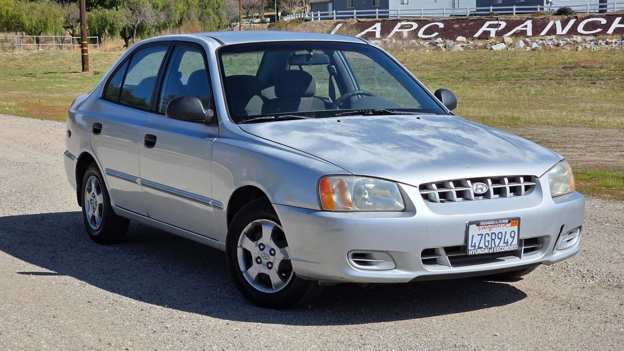 2002 Hyundai Accent - Image 4 of 21