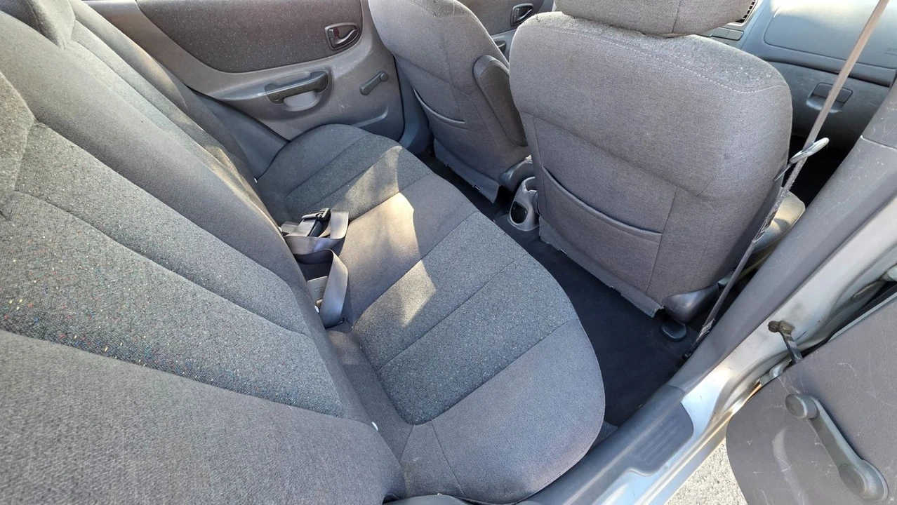 2002 Hyundai Accent - Image 17 of 21
