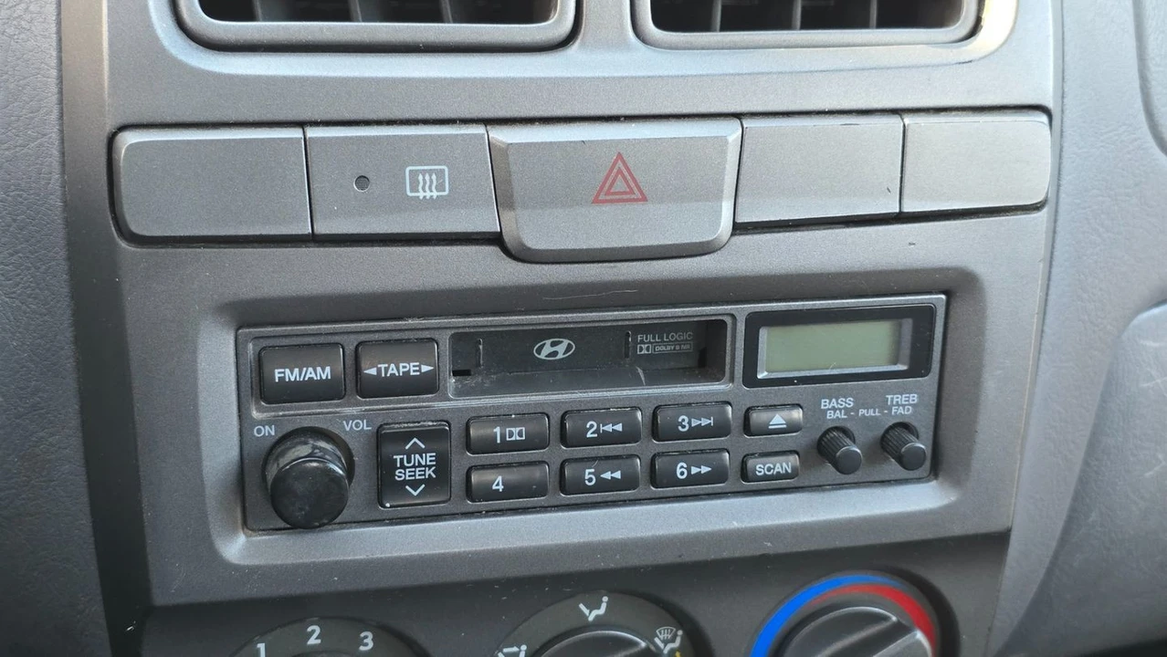 2002 Hyundai Accent - Image 21 of 21