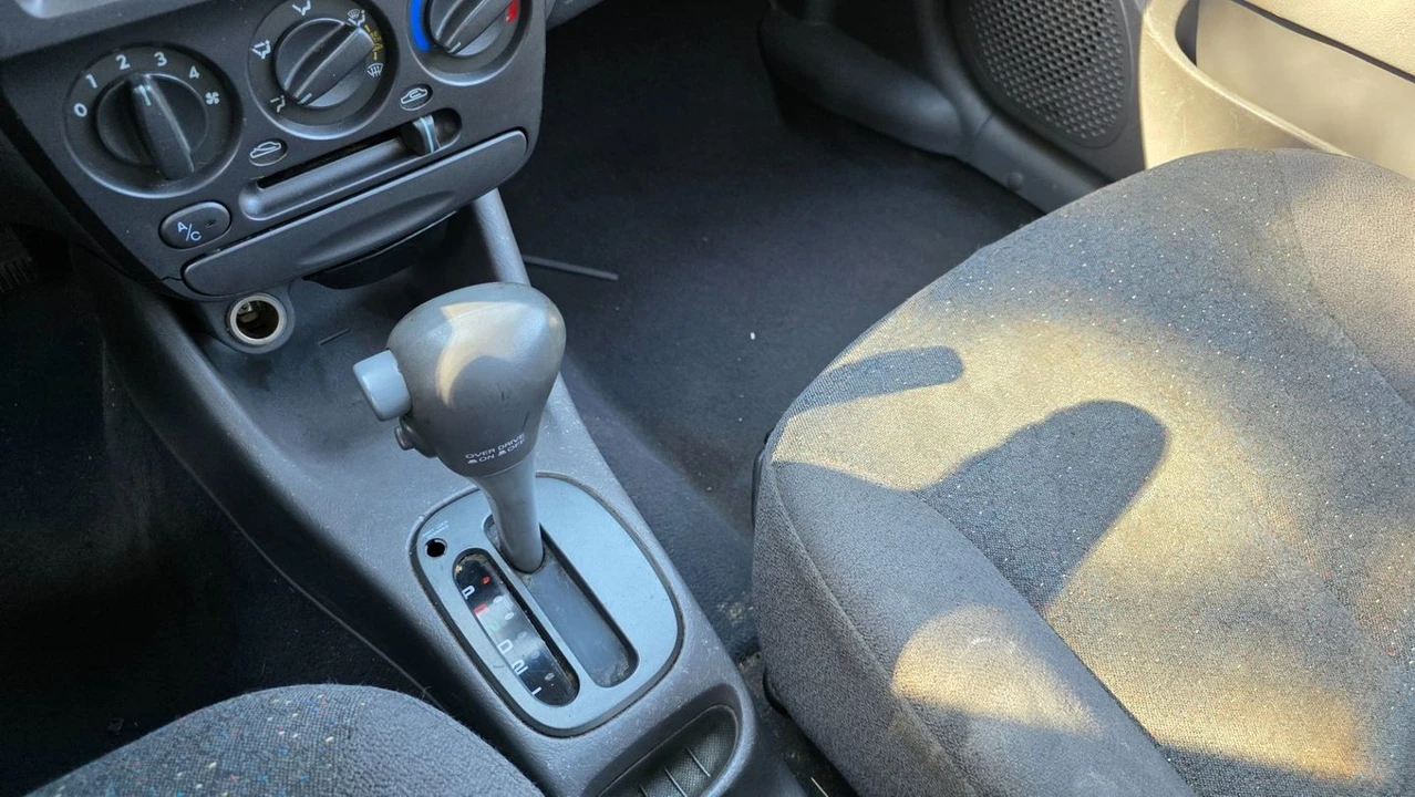 2002 Hyundai Accent - Image 20 of 21