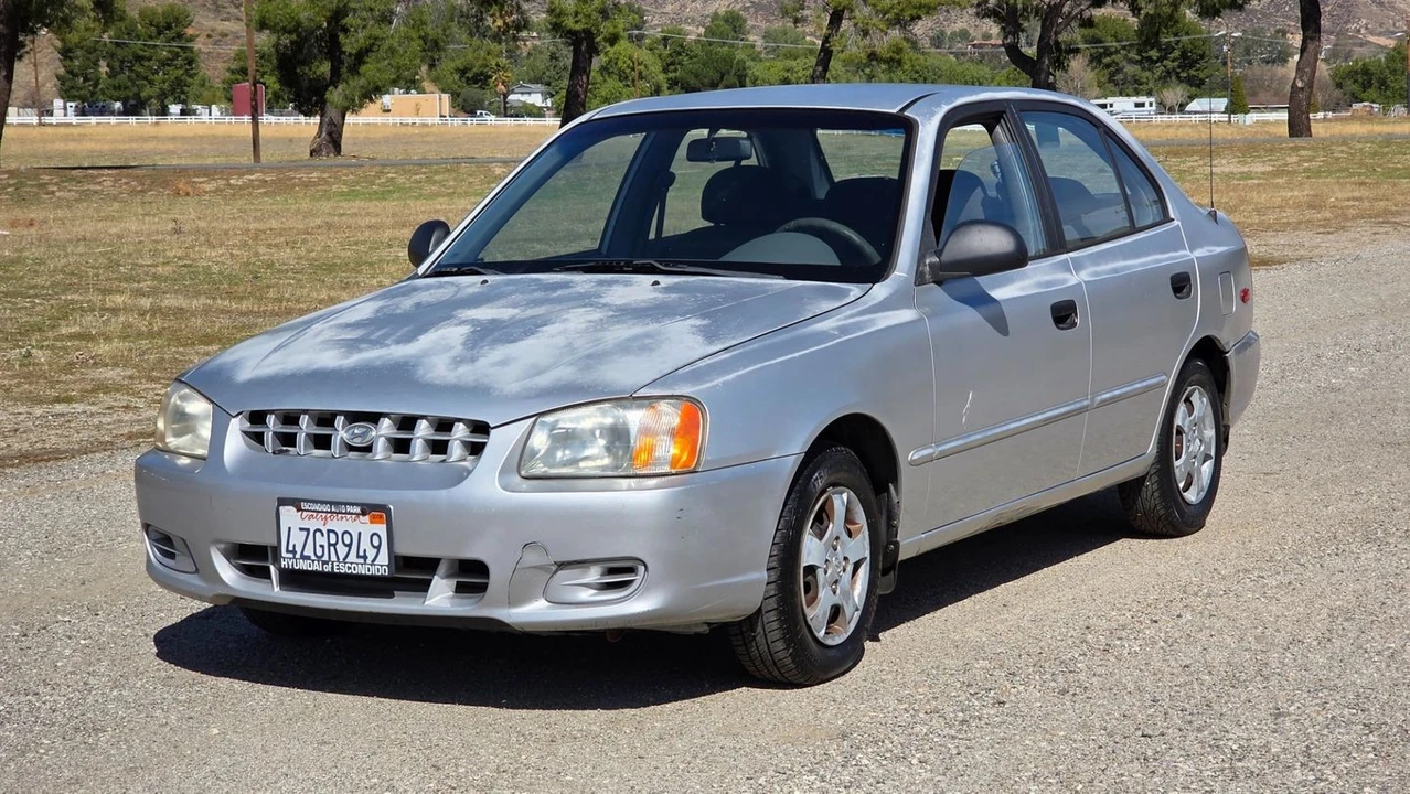 2002 Hyundai Accent - Image 5 of 21
