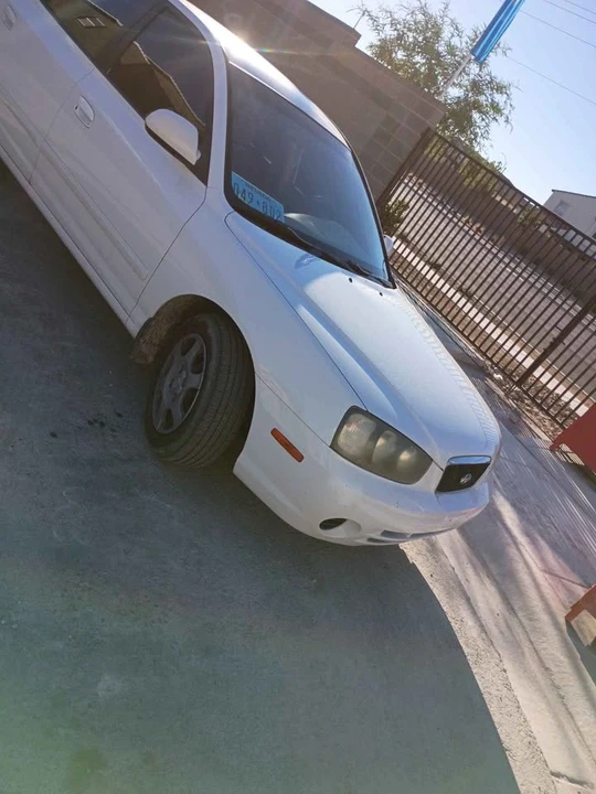 2002 Hyundai Tiburon - Image 2 of 3
