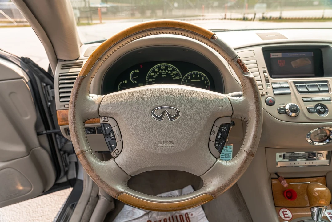 2002 Infiniti Q45 3rd Gen - Image 11 of 12