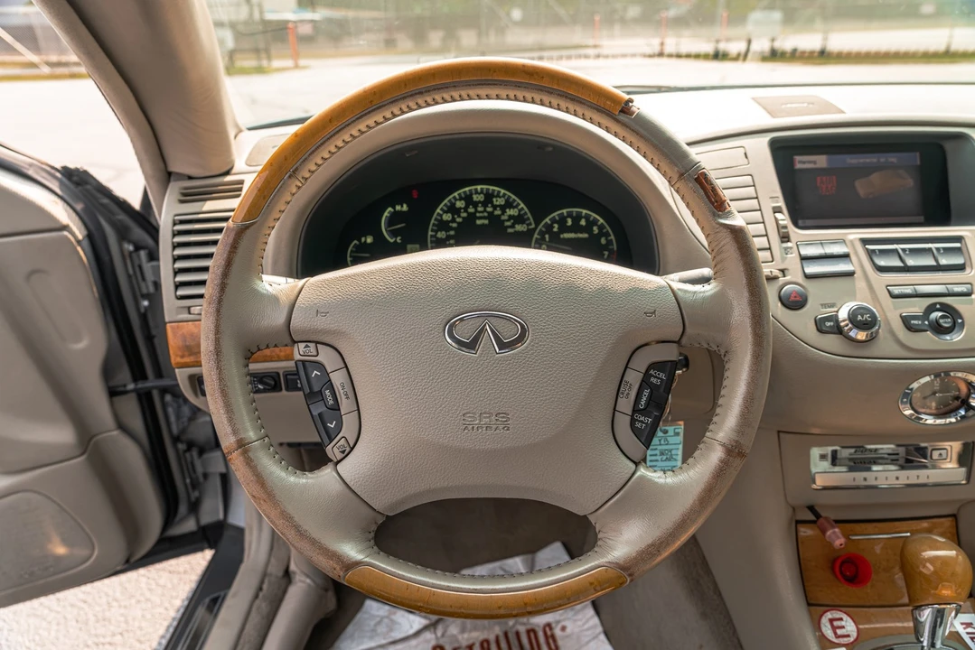 2002 Infiniti Q45 3rd Gen - Image 11 of 12