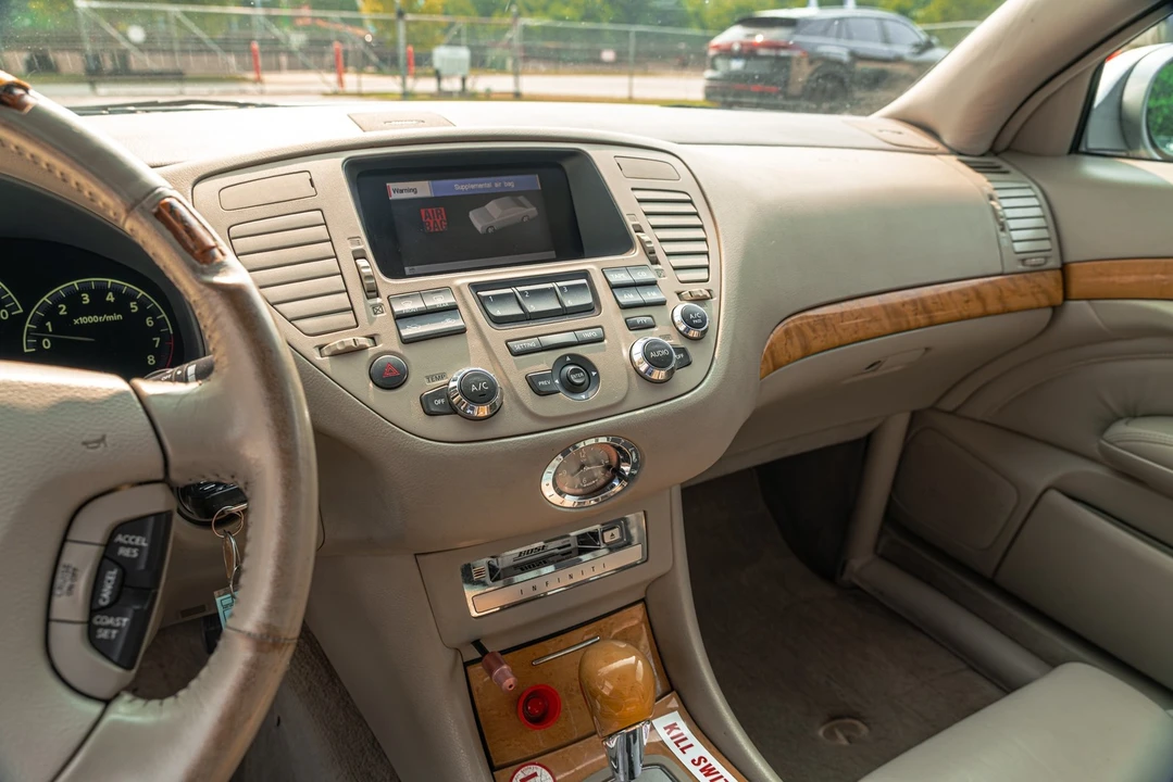 2002 Infiniti Q45 3rd Gen - Image 16 of 21
