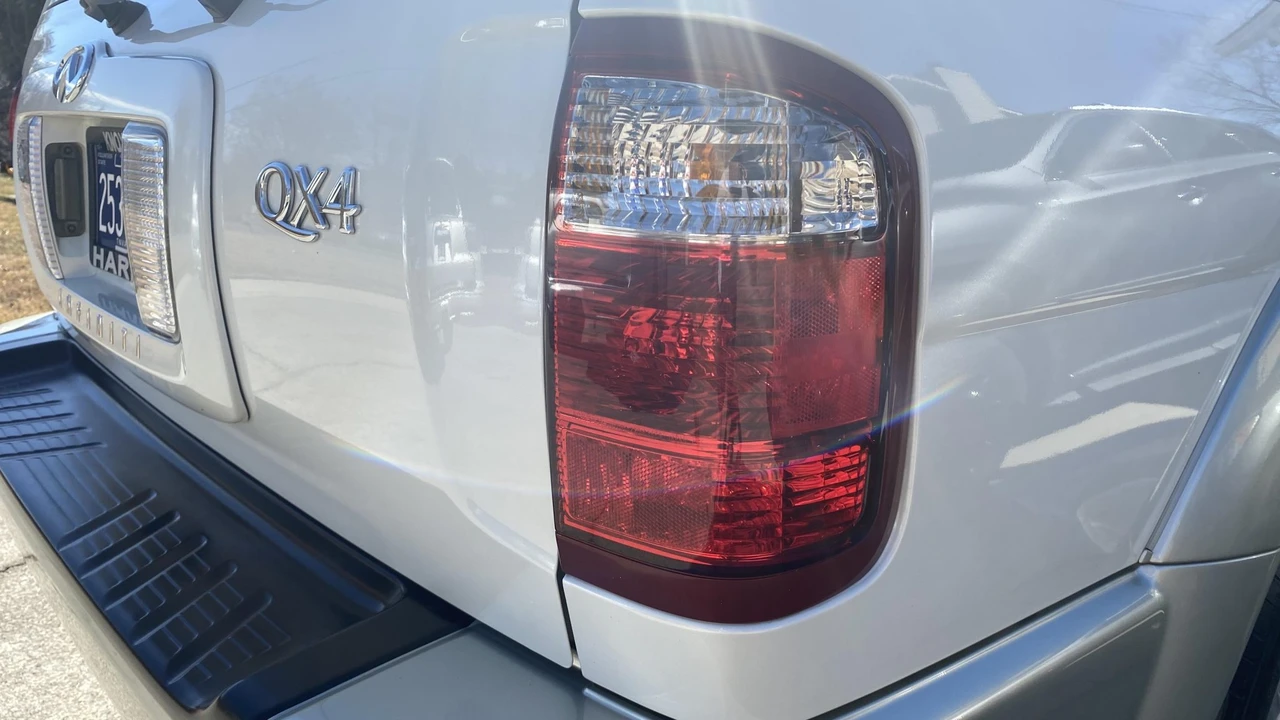 2002 Infiniti QX4 - Image 25 of 31