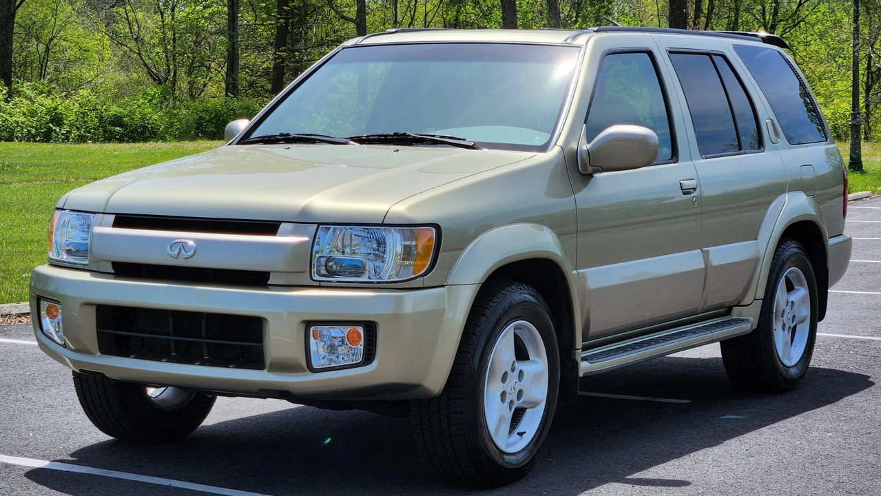 2002 Infiniti QX4 - Image 3 of 31
