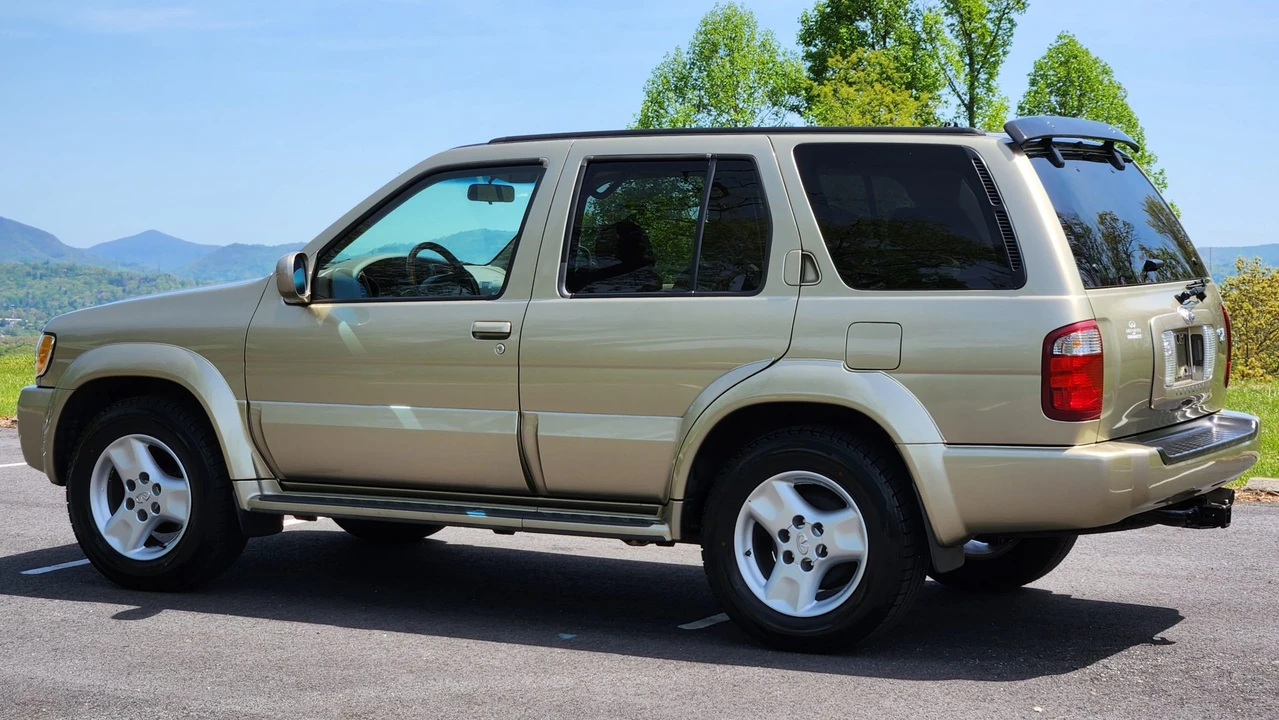 2002 Infiniti QX4 - Image 8 of 31