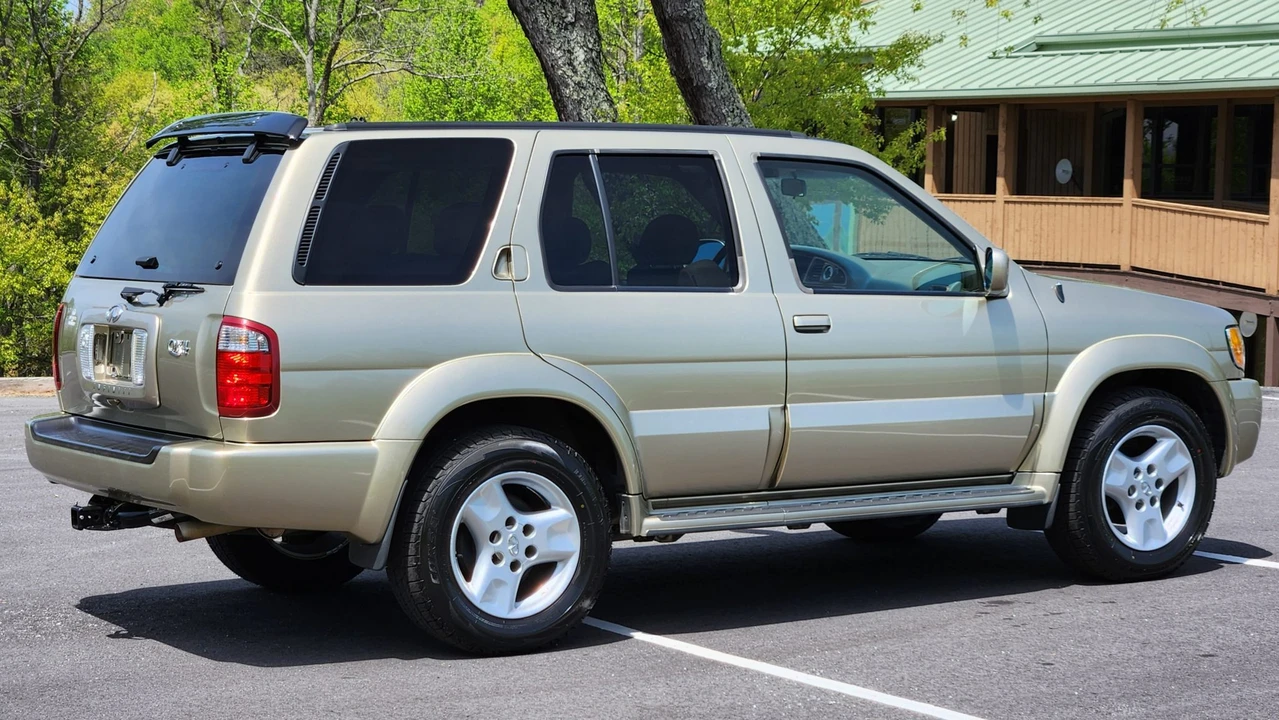 2002 Infiniti QX4 - Image 17 of 31
