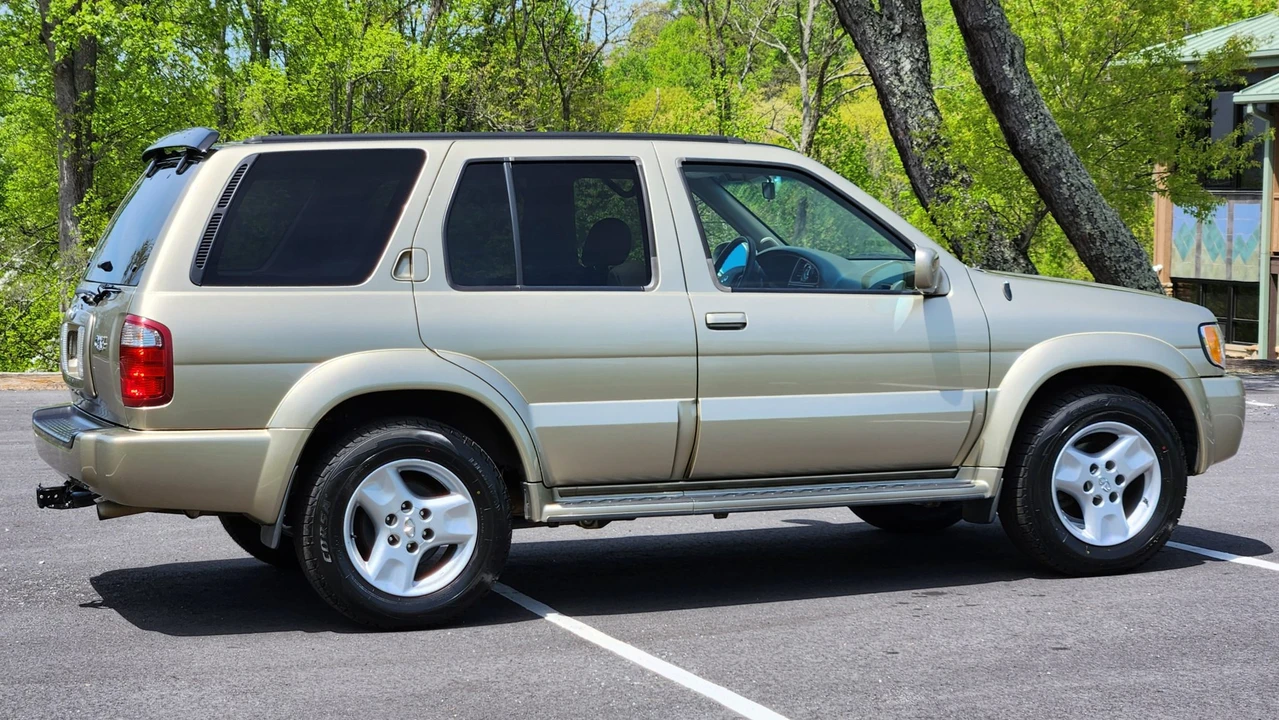 2002 Infiniti QX4 - Image 18 of 31