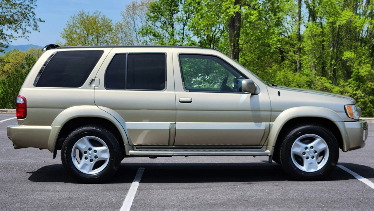 2002 Infiniti QX4 - Image 19 of 31