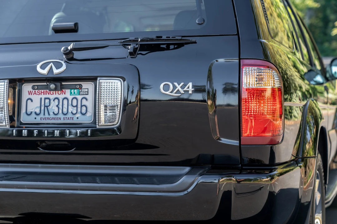 2002 Infiniti QX4 - Image 18 of 31
