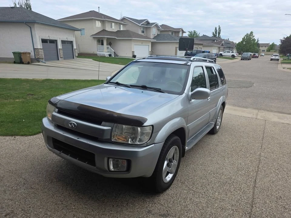 2002 Infiniti QX4 - Image 2 of 6