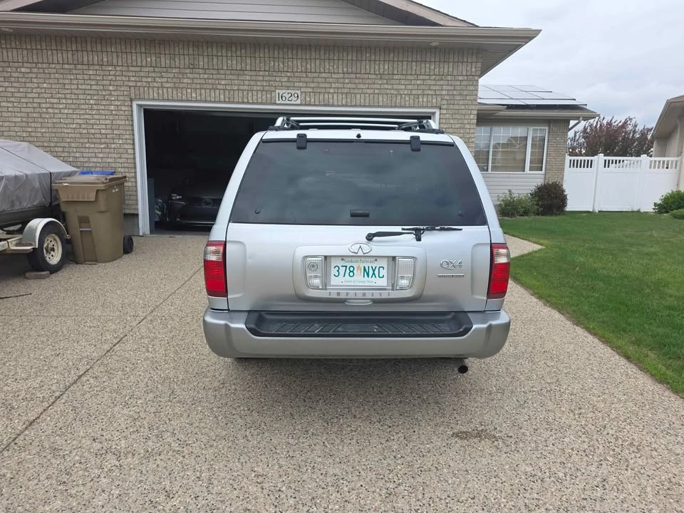 2002 Infiniti QX4 - Image 3 of 6