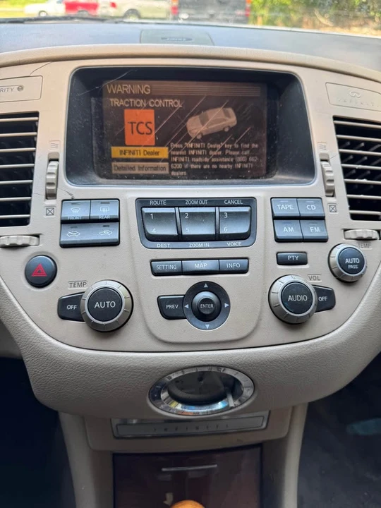 2002 Infiniti QX4 - Image 15 of 19