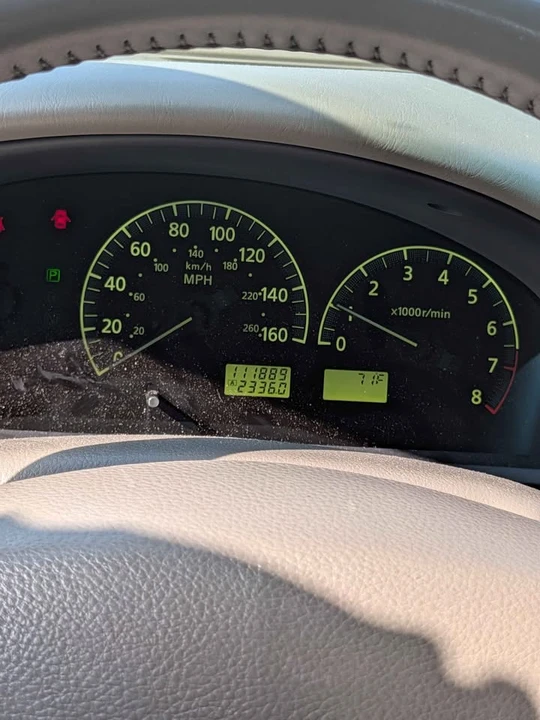 2002 Infiniti QX30 - Image 2 of 6