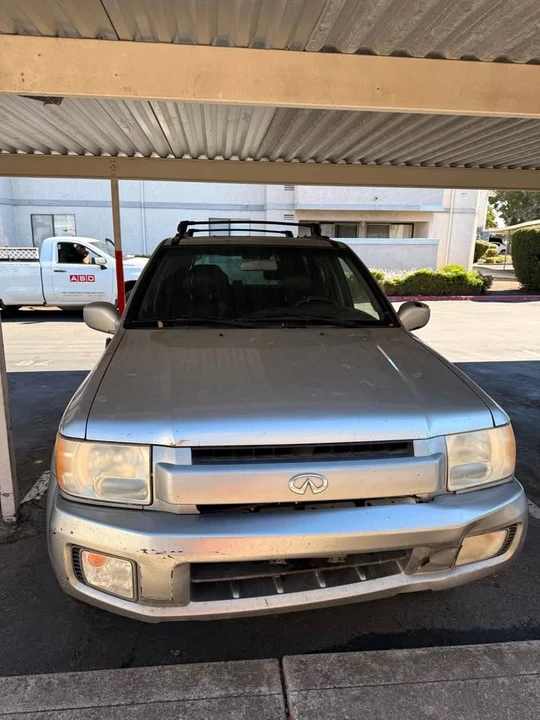 2002 Infiniti QX4 - Image 2 of 7