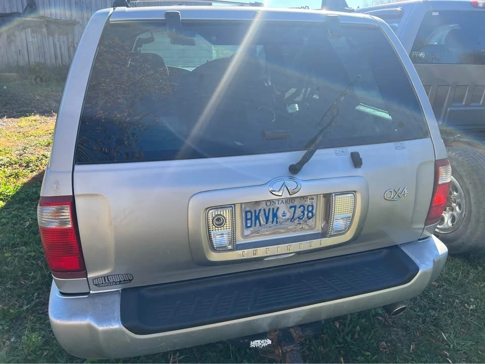 2002 Infiniti QX4 - Image 3 of 5