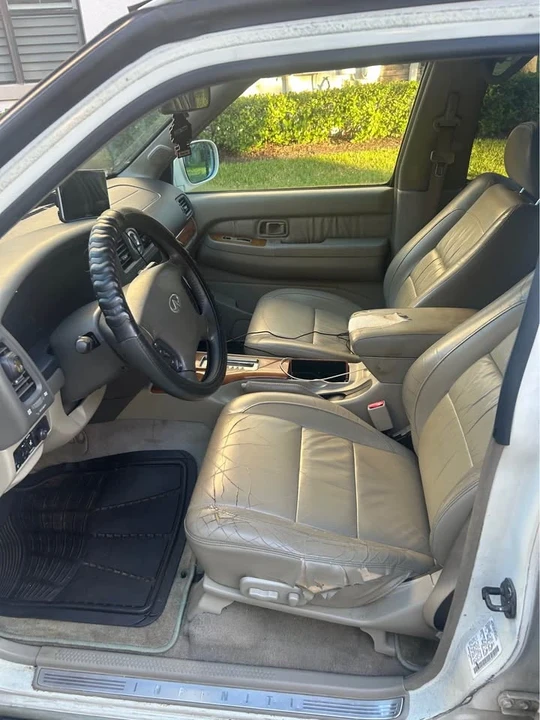 2002 Infiniti QX4 - Image 8 of 12