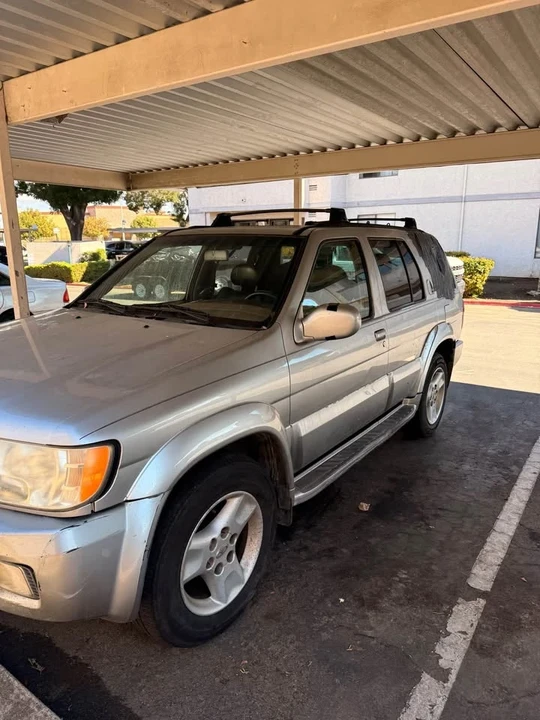 2002 Infiniti QX4 - Image 3 of 7