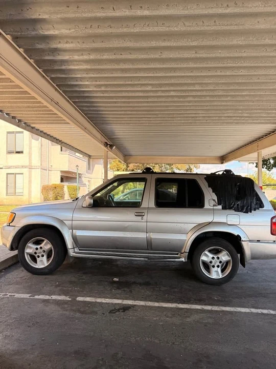 2002 Infiniti QX4 - Image 4 of 7