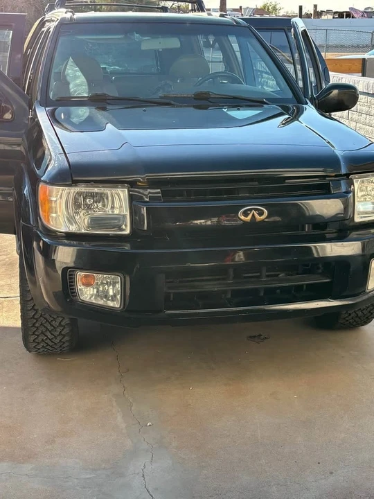 2002 Infiniti QX4 - Image 10 of 14