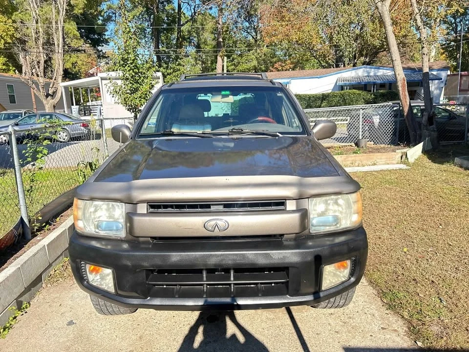 2002 Infiniti QX4 - Image 2 of 3