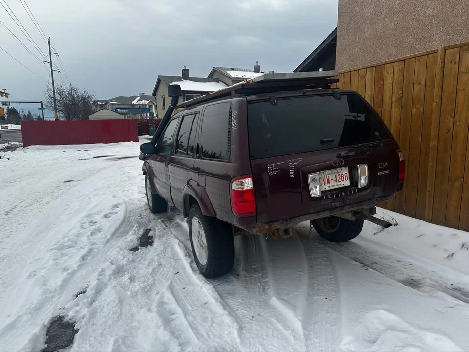 2002 Infiniti QX4 - Image 3 of 5